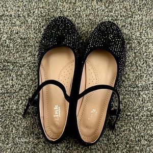 Link Comfort, Size 4 Girls - USED ONCE - LIKE  NEW. Black with silver gems